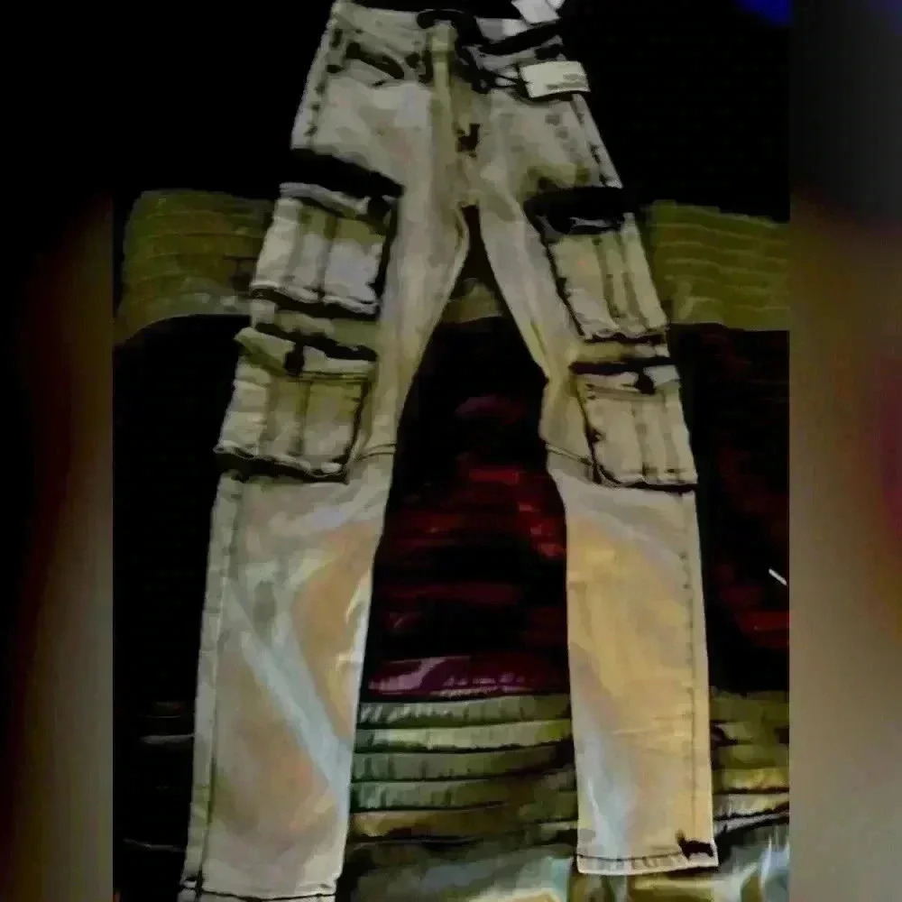 Women’s cargo jeans - NWT